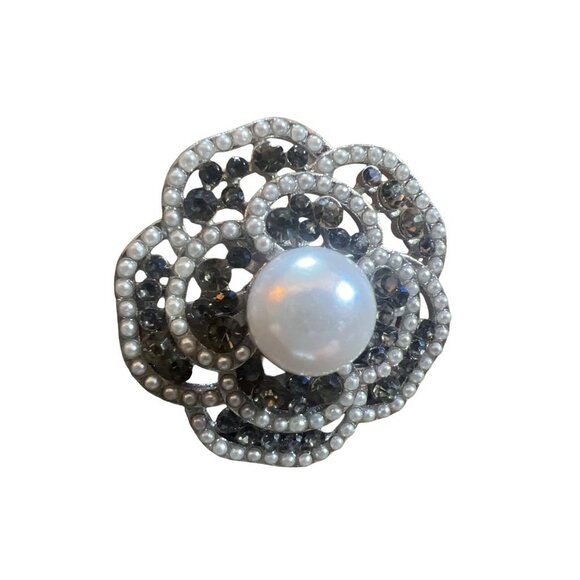 Shiny Faux Pearls Rhinestones Floral Shape Pin Small Brooch Silver Tone - Picture 2 of 8